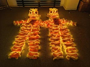 LED Light Lion Dance Costume Chinese Traditional Luminous Lion Head Outfit New Year Festival Stage Parade Glowing Cotton Men’s
